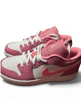 New Jordan 1 Low Pink Desert Berry Size 5Y